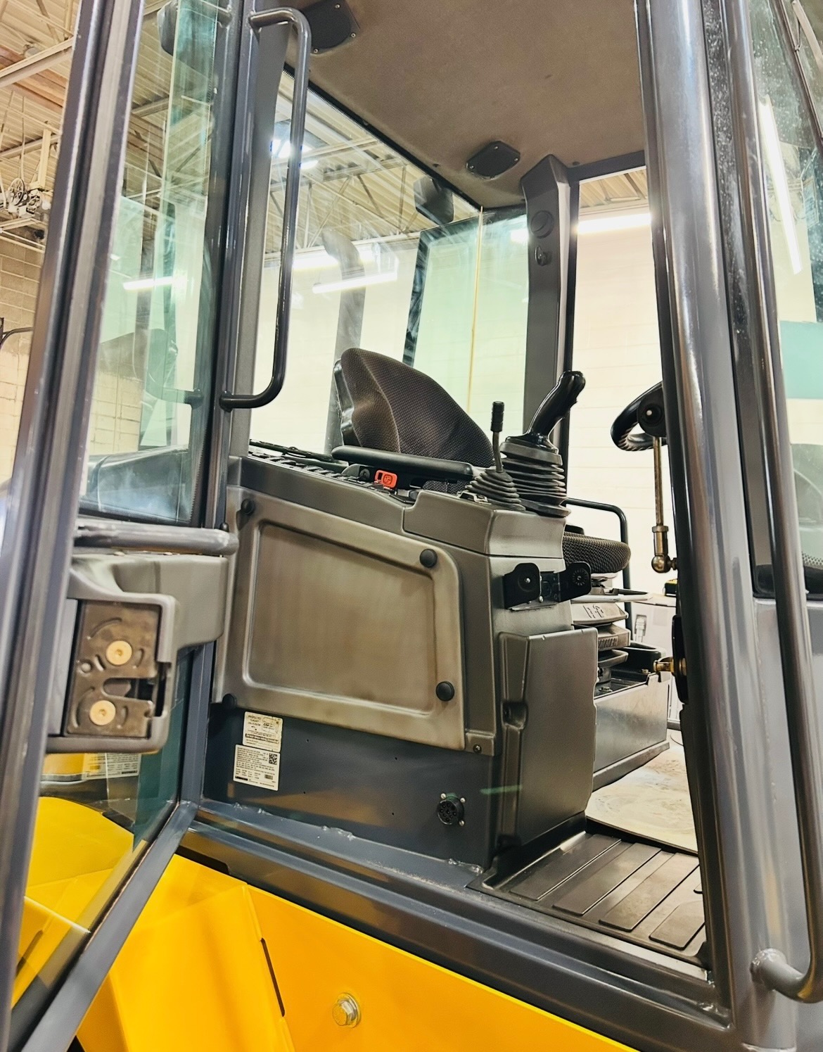 2014 DEERE 244J - Image 15